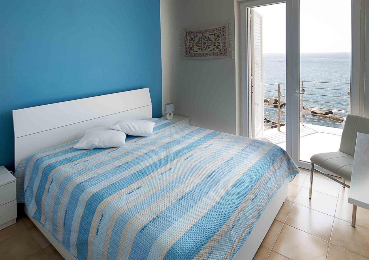 Apartment Overlooking The Sea With A View Of Old Gallipoli And The Whole Bay Экстерьер фото