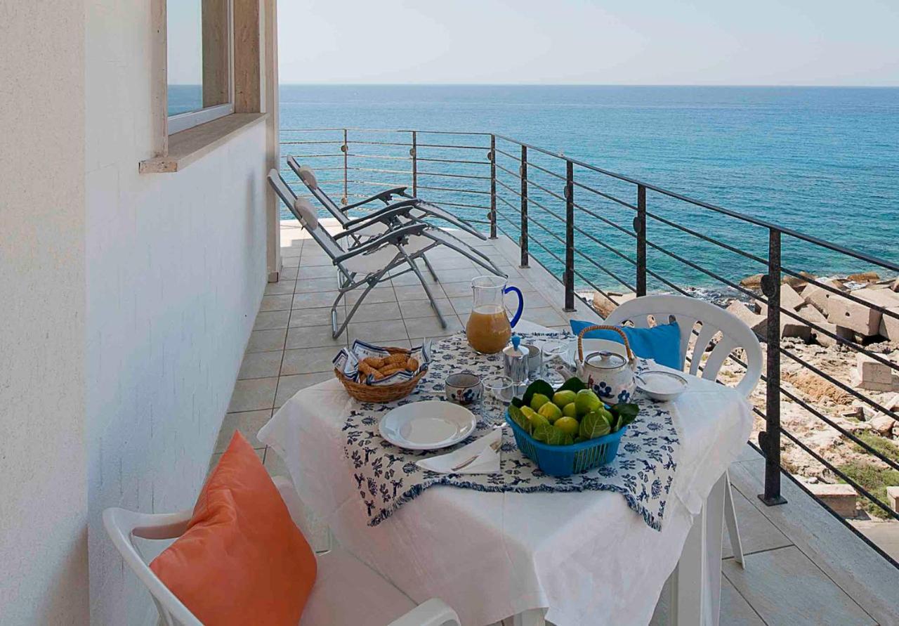 Apartment Overlooking The Sea With A View Of Old Gallipoli And The Whole Bay Экстерьер фото